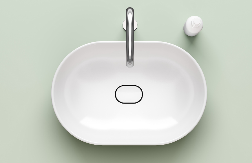 bu yilin banyo lavabosu tasarimlari,beyaz oval lavabo tasarimlari,adacayi yesil fon uzerinde beyaz lavabo,beyaz oval lavabo